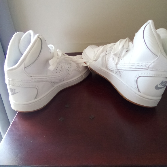 Nike Son Of Force GS White Boys' Mid-Top Sneakers - Picture 7 of 7